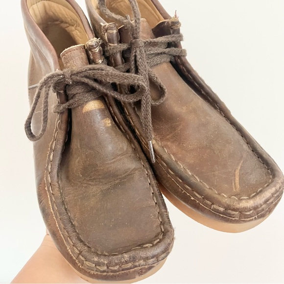 Clarks Originals Boy’s Leather Wallabees Classic Leather Chukka Boots 2.5 Read - Picture 6 of 9